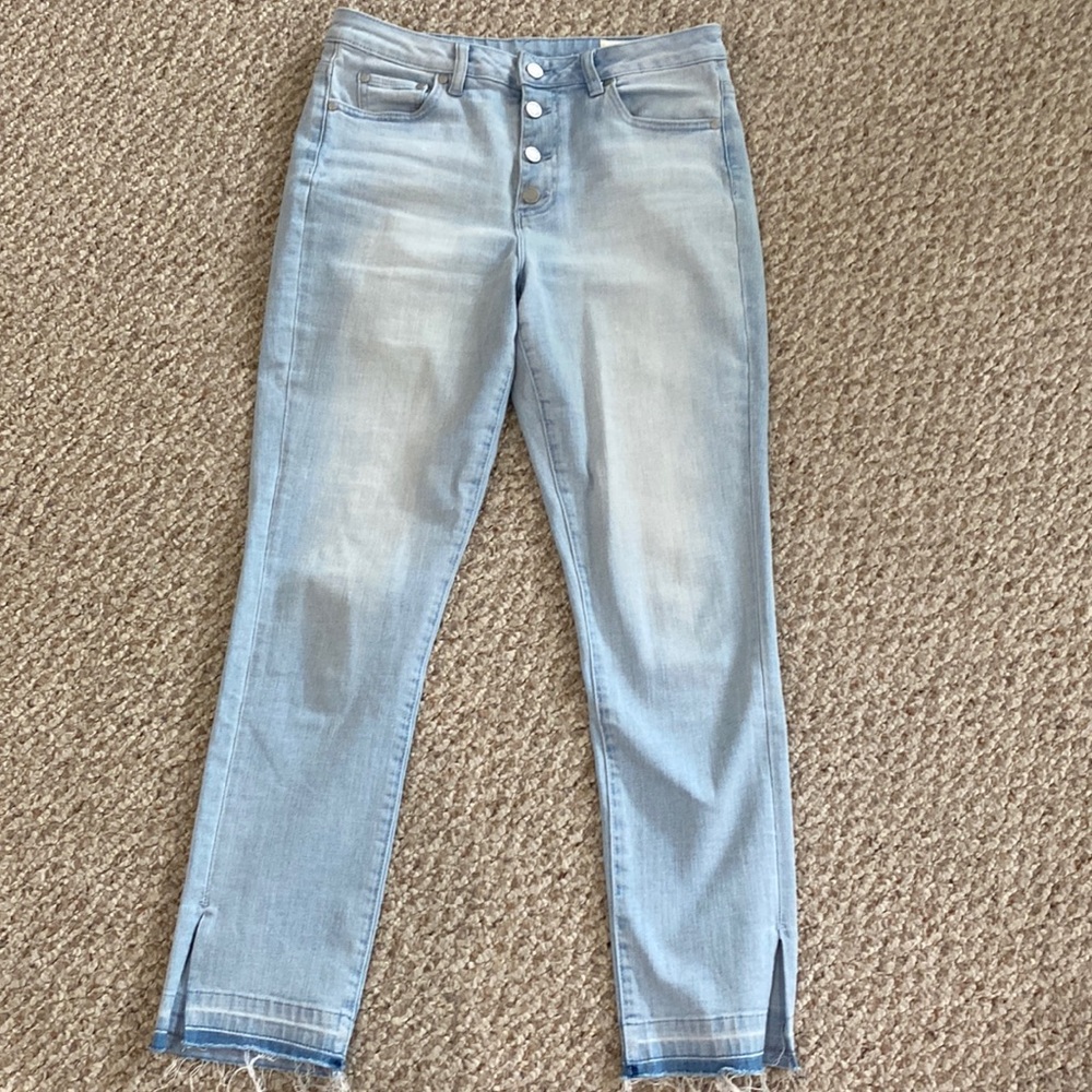 VINCE CAMUTO denim jeans Size29/8 light wash/split hem
